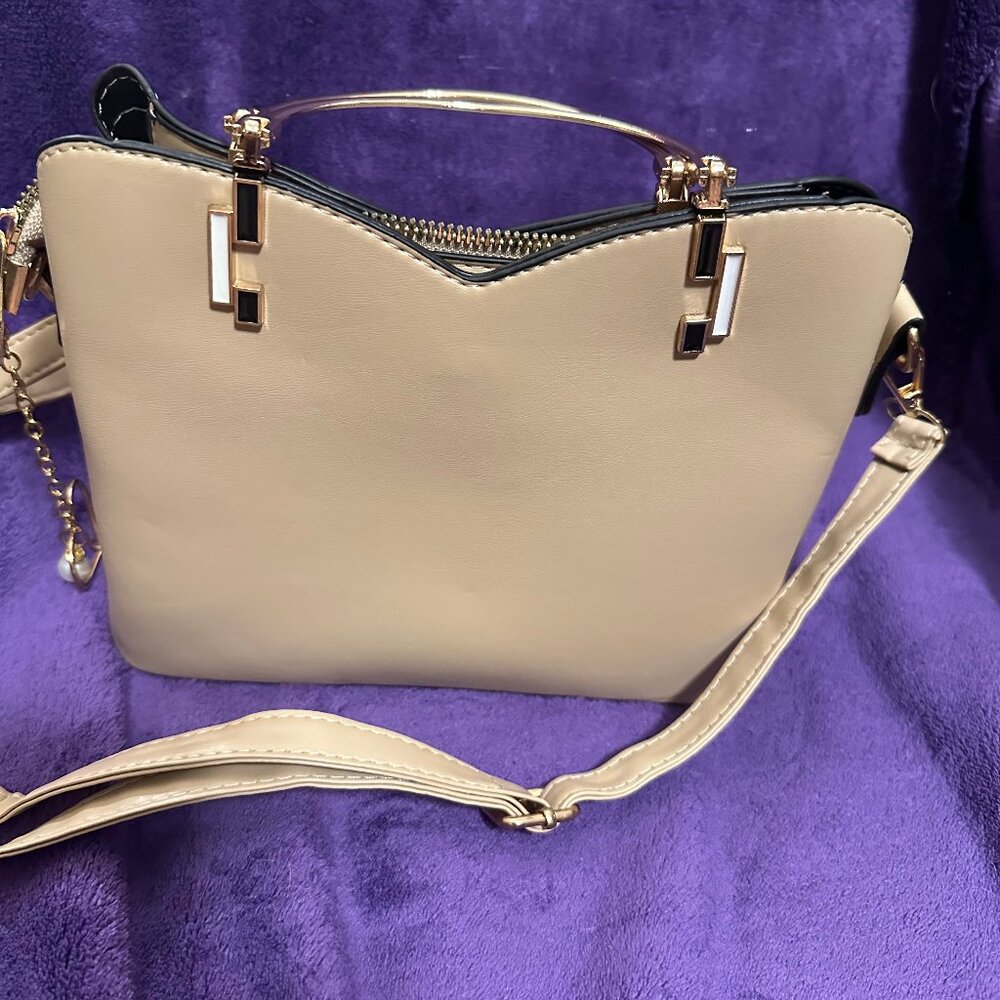 Purse - Picture 2 of 9